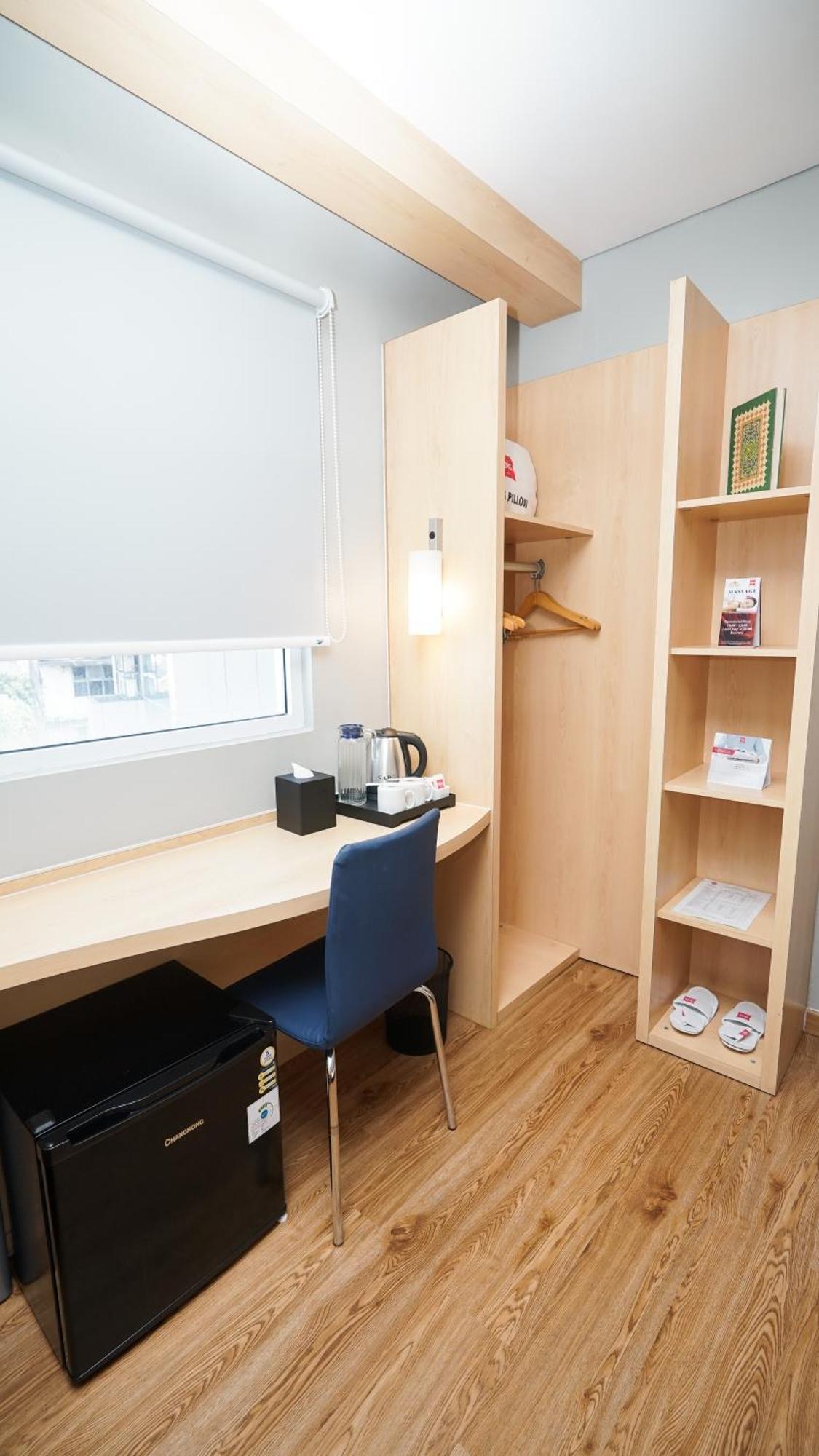 Ibis Jakarta Senen Exterior photo