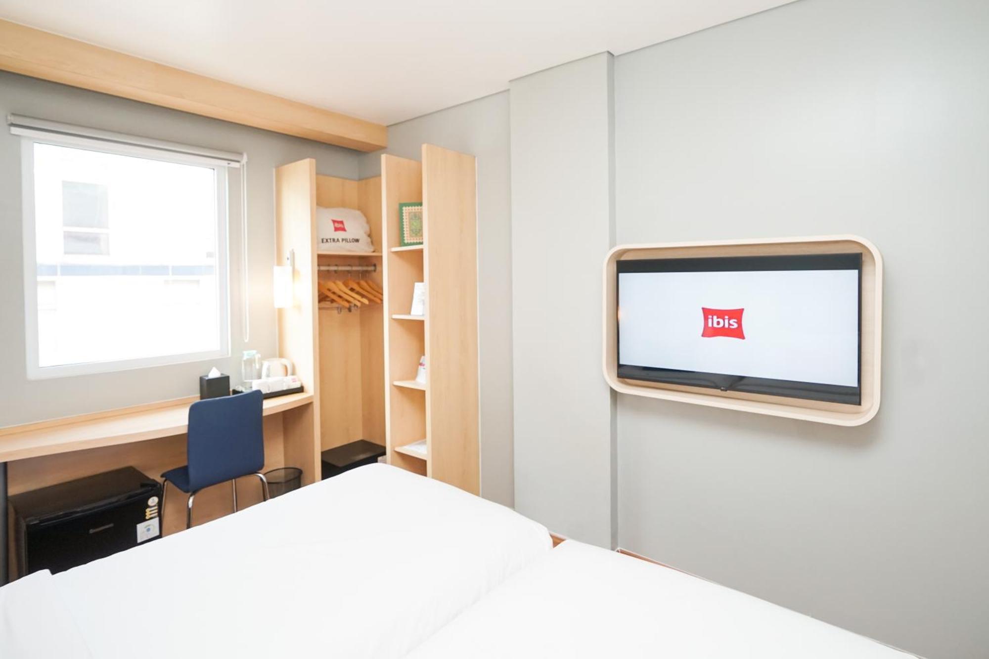 Ibis Jakarta Senen Exterior photo