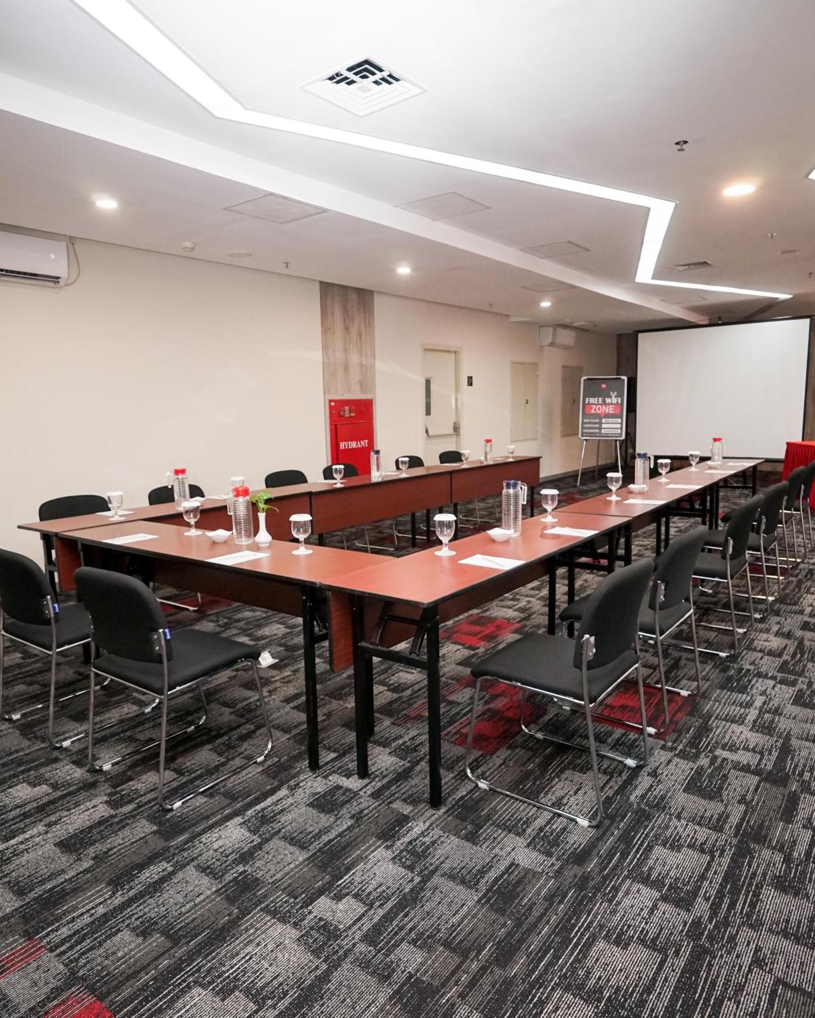 Ibis Jakarta Senen Exterior photo